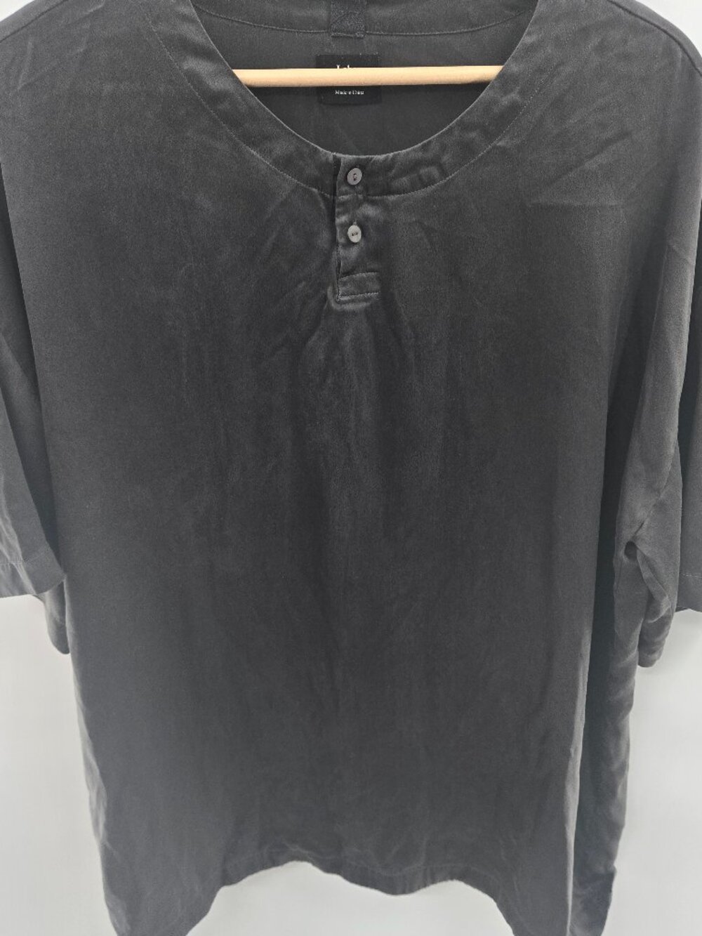 Lahgo by Lunya Meditative Grey 100% Washable Silk Men's Pajama Top Size Medium - Picture 2 of 8